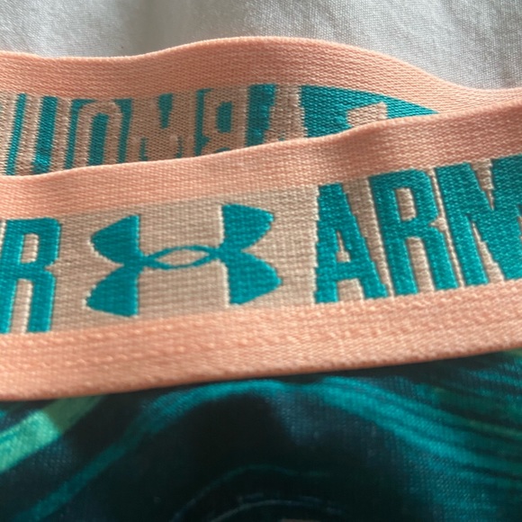 UNDER ARMOUR workout shorts - Picture 2 of 3
